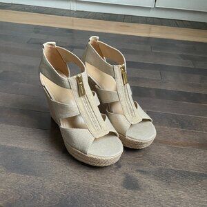 Michael Kors Women's Berkley Platform Wedge Sandal Metallic Canvas 7.5 (US)